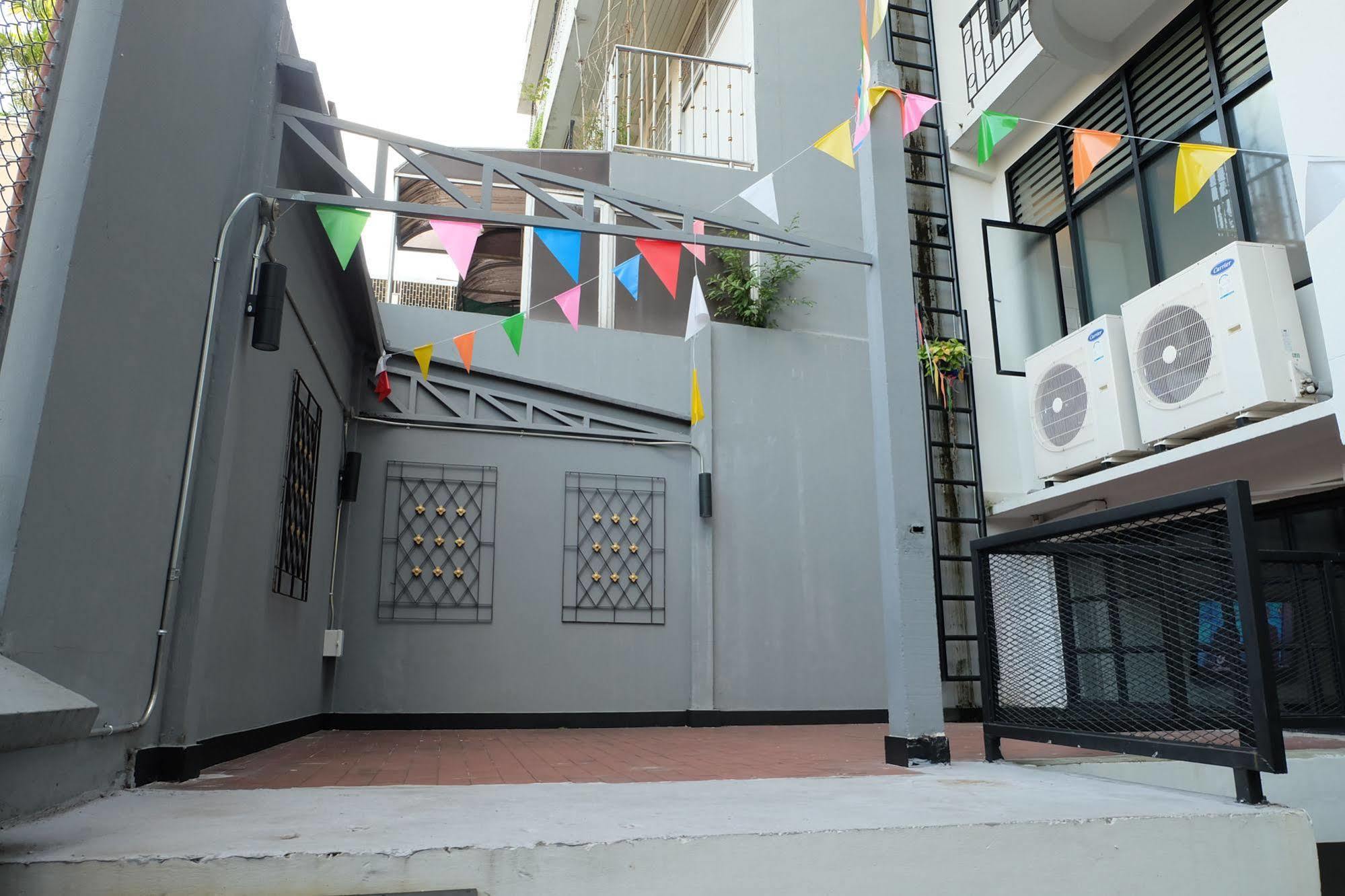 Puck Hostel Bangkok Ngoại thất bức ảnh