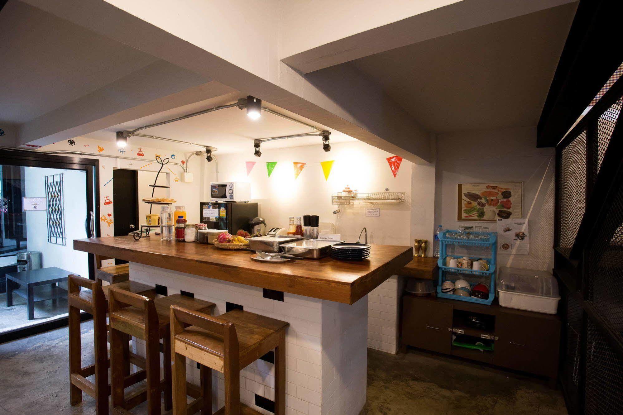 Puck Hostel Bangkok Ngoại thất bức ảnh