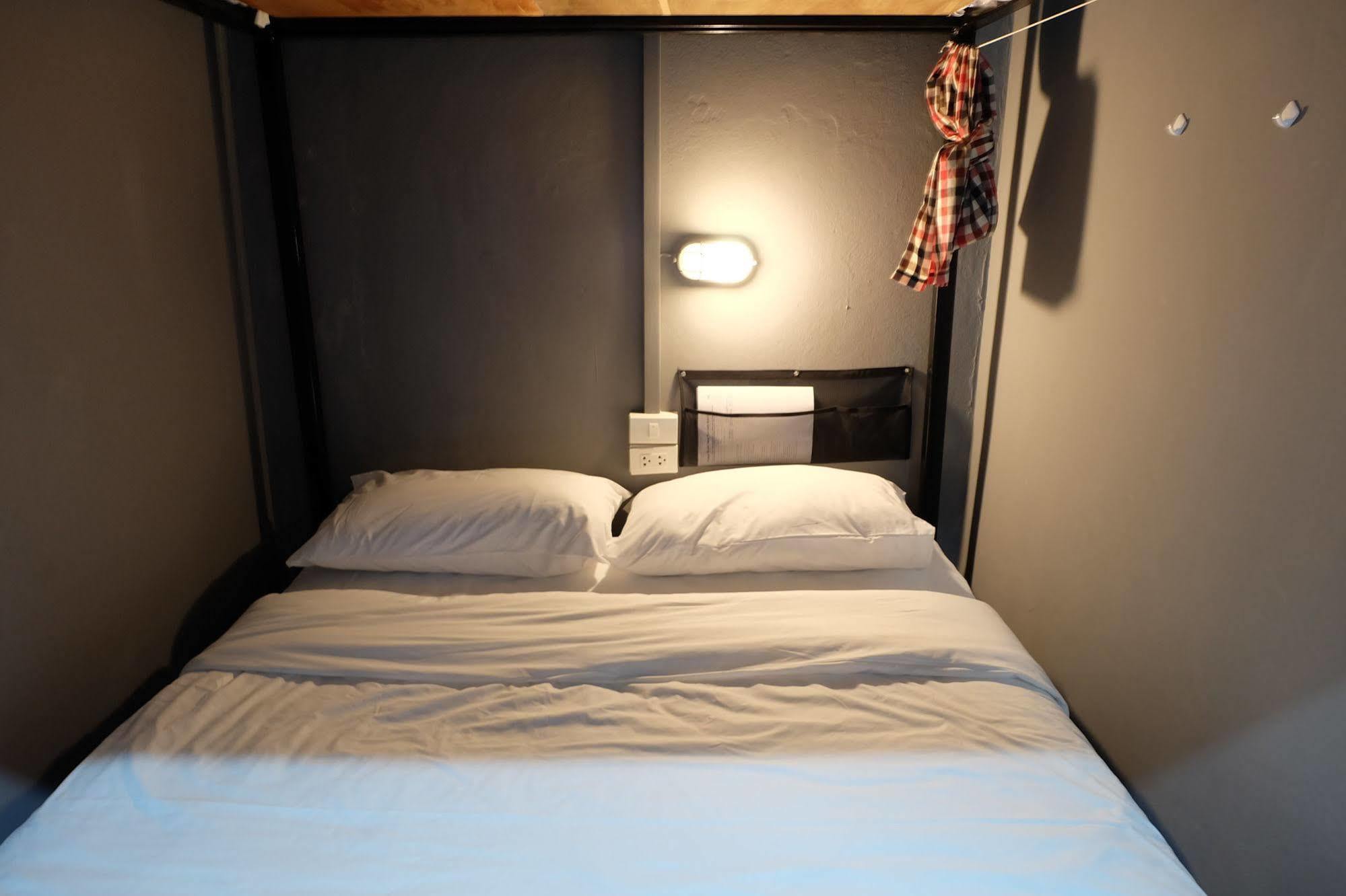 Puck Hostel Bangkok Ngoại thất bức ảnh