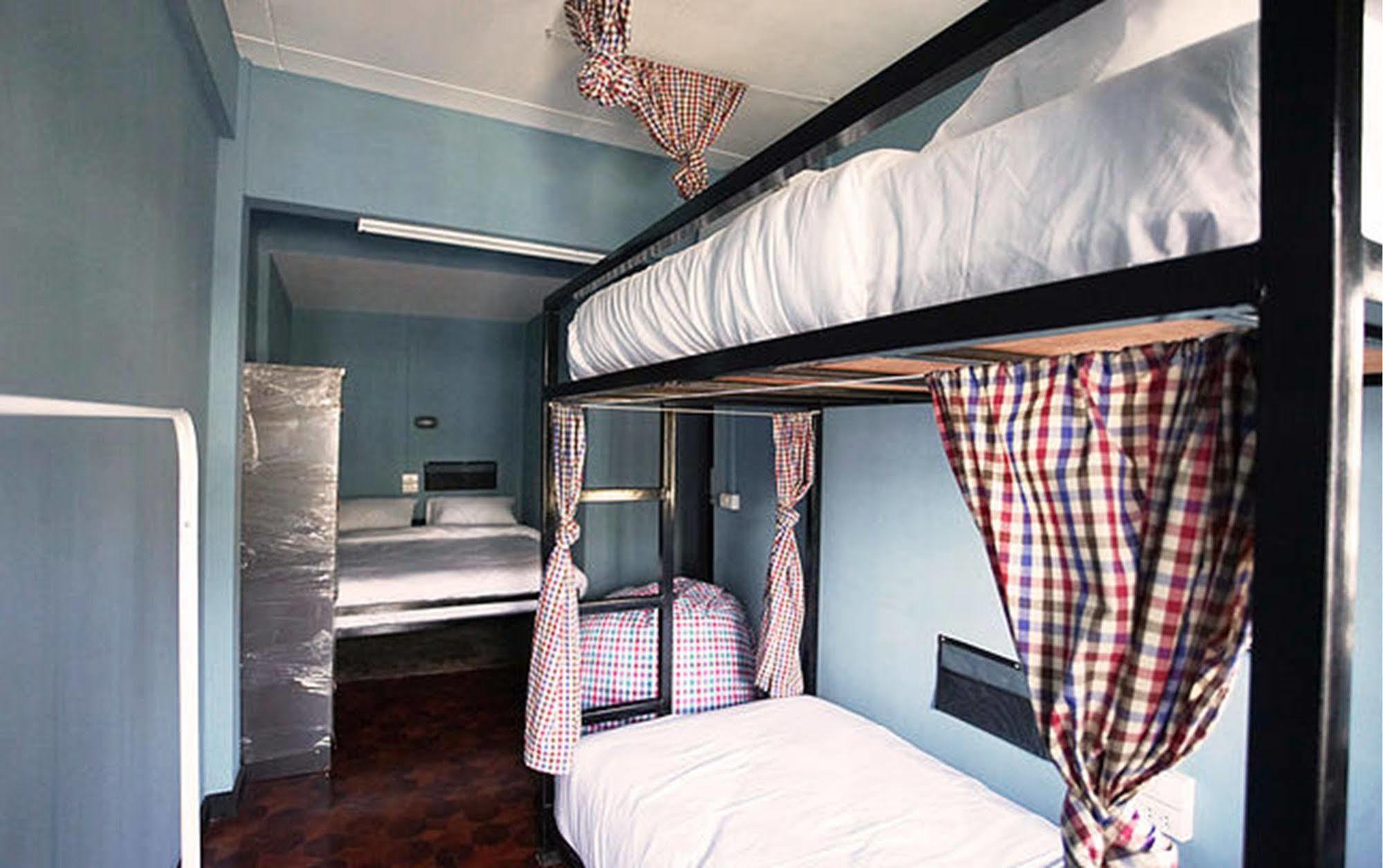 Puck Hostel Bangkok Ngoại thất bức ảnh